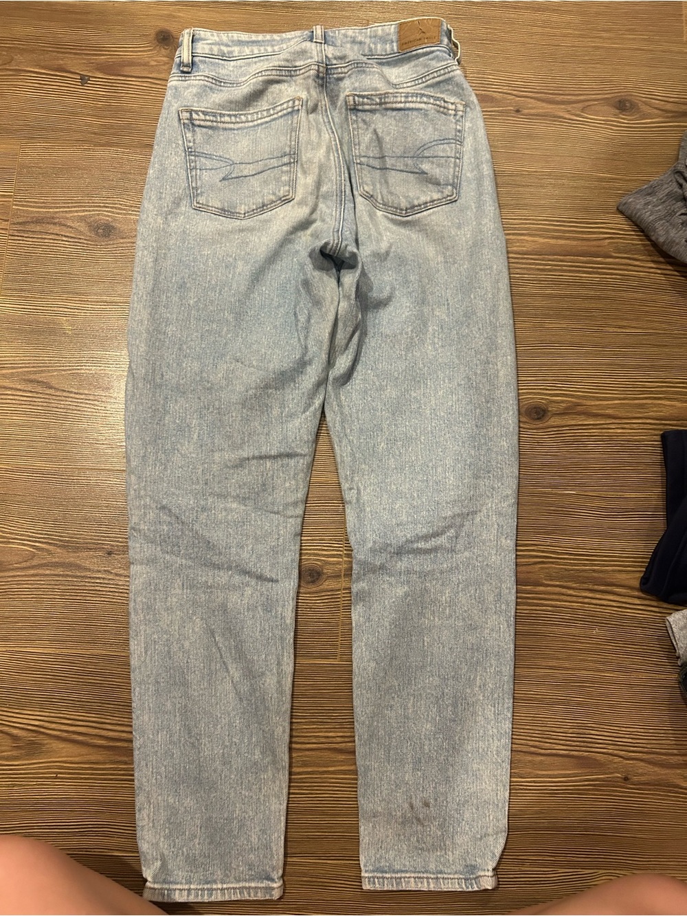 American Eagle Outfitters Light Blue Denim Jeans with Leather Patch - Picture 2 of 4